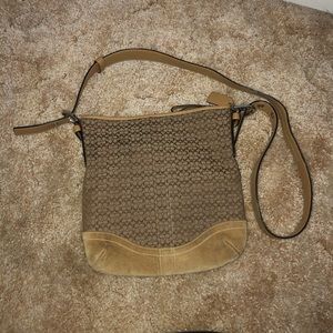 Coach shoulder bag, tan.
